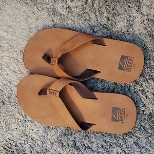 Barely worn reef flip flop